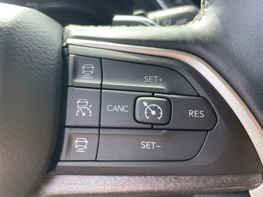 Used 2021 Jeep Grand Cherokee L Limited w/ Luxury Tech Group II AWD/4WD image 16