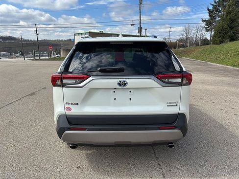 Used 2022 Toyota RAV4 Limited AWD/4WD image 3