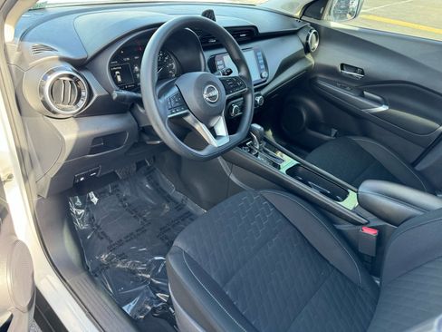 Used 2024 Nissan Kicks SV image 17