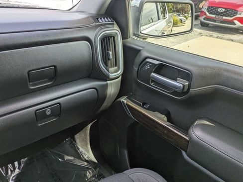 Used 2021 GMC Sierra 1500 SLE w/ X31 Off-Road Package AWD/4WD image 17