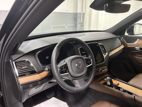 Used 2024 Volvo XC90 B5 Plus image 11
