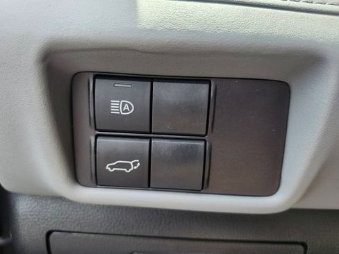 Used 2022 Toyota Highlander XLE AWD/4WD image 37