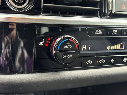 Used 2024 Nissan Pathfinder SL image 33