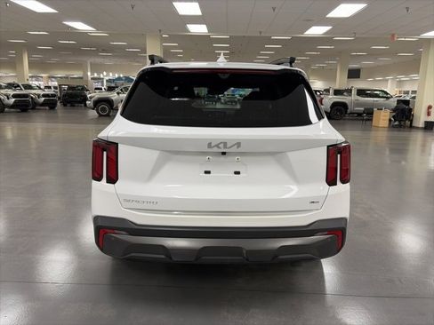 Used 2024 Kia Sorento SX Prestige w/ Olive Brown Leather Package image 6