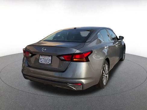 Used 2025 Nissan Altima 2.5 SV FWD image 15
