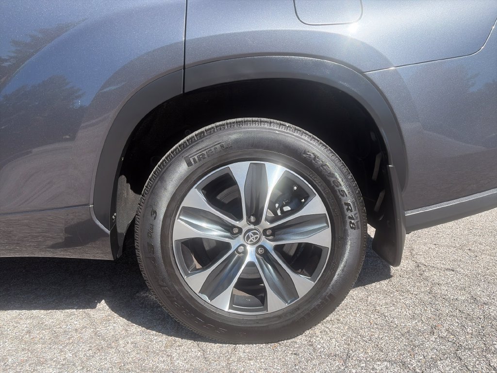 Used 2023 Toyota Highlander XLE AWD/4WD image 43