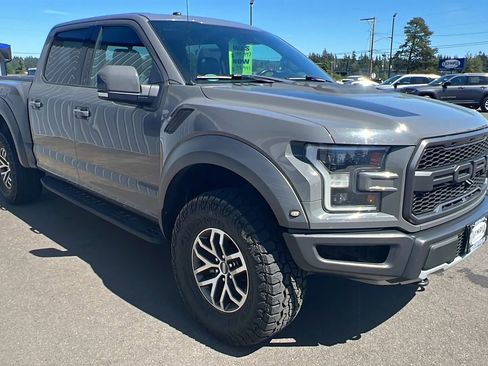 Used 2018 Ford F150 Raptor w/ Equipment Group 802A Luxury AWD/4WD image 3