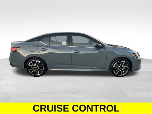 Used 2025 Nissan Sentra SR w/ SR Premium Package image 7