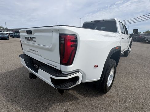 Used 2024 GMC Sierra 3500 Denali Ultimate AWD/4WD image 5