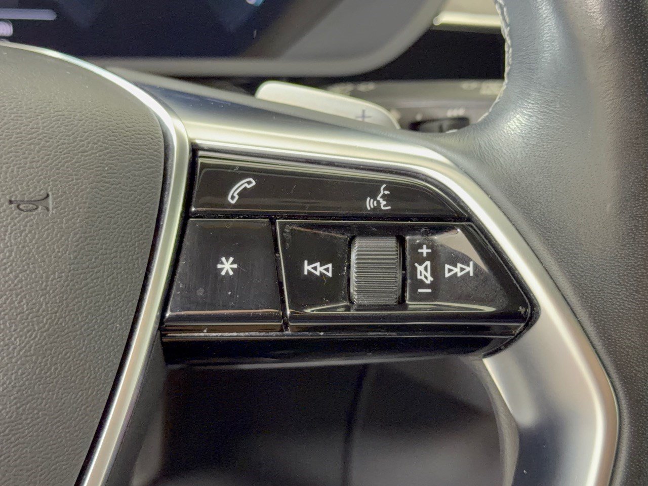 Used 2024 Audi Q8 e-tron Prestige AWD/4WD image 19