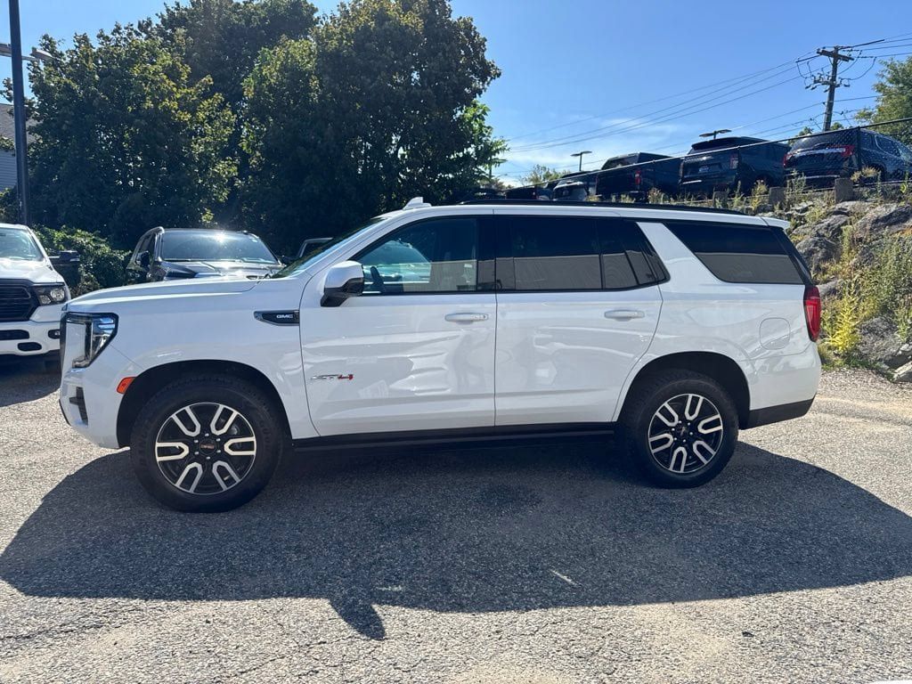 Used 2023 GMC Yukon AT4 w/ AT4 Premium Package AWD/4WD image 2