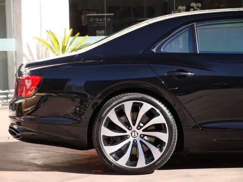 New 2026 Bentley Flying Spur Plug-In Hybrid AWD/4WD image 9