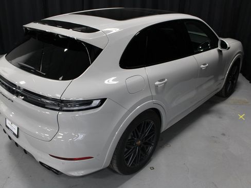 Certified 2025 Porsche Cayenne GTS image 15