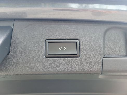 Used 2018 Volkswagen Atlas SEL FWD image 14