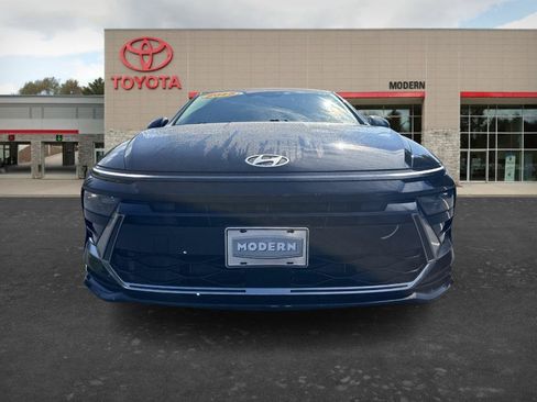 Used 2025 Hyundai Sonata SEL FWD image 2