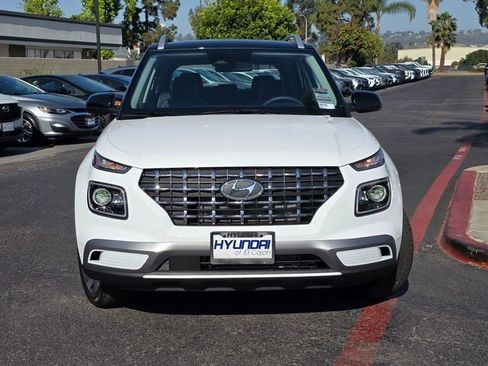 New 2025 Hyundai Venue Limited image 3