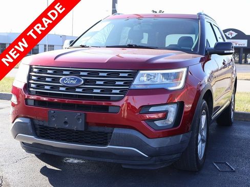Used 2017 Ford Explorer XLT w/ Equipment Group 202A image 1