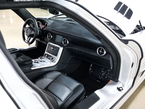 Used 2012 Mercedes-Benz SLS AMG Coupe image 32