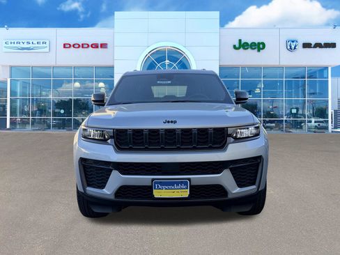 New 2026 Jeep Grand Cherokee Altitude image 3