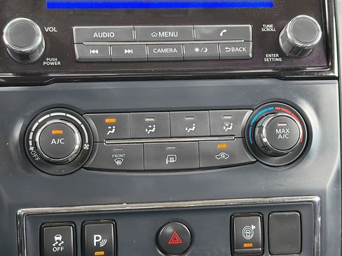 Used 2023 Nissan Titan SV image 10