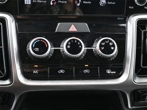 Used 2023 Kia Sorento LX image 18