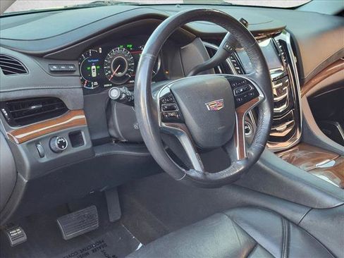 Used 2020 Cadillac Escalade Luxury RWD image 10