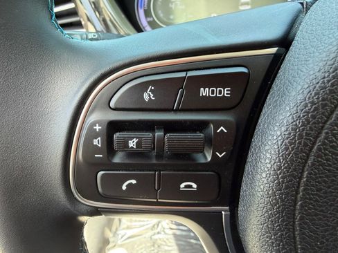 Used 2022 Kia Niro LXS FWD image 13