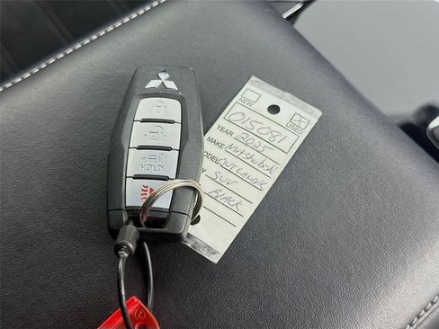 Used 2025 Mitsubishi Outlander SE FWD image 26
