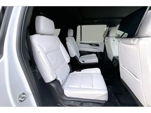 New 2026 Chevrolet Suburban Premier AWD/4WD image 10