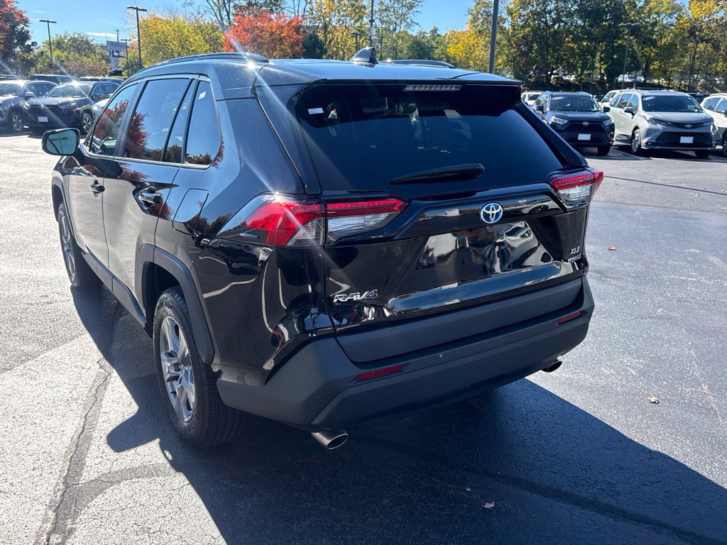 Certified 2022 Toyota RAV4 XLE w/ Convenience Package AWD/4WD image 5