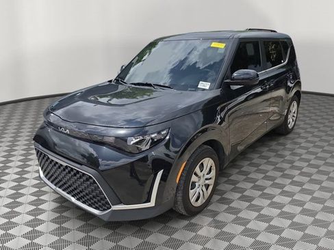 Used 2024 Kia Soul LX FWD image 2
