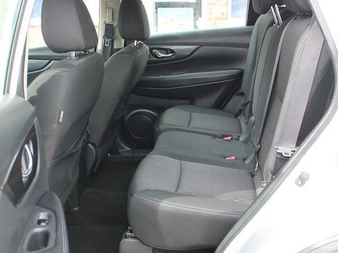 Used 2018 Nissan Rogue S image 16