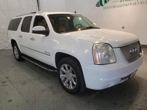 Used 2010 GMC Yukon XL Denali image 8