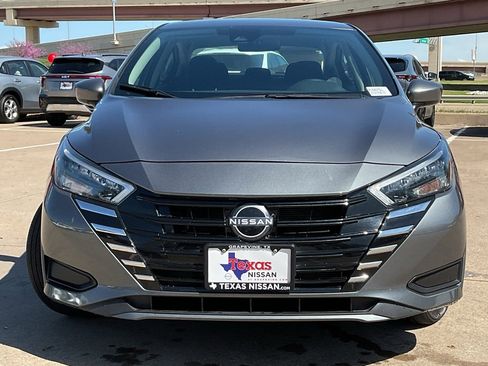 Used 2025 Nissan Versa SV image 3