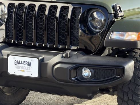 Used 2023 Jeep Gladiator Sport AWD/4WD image 7