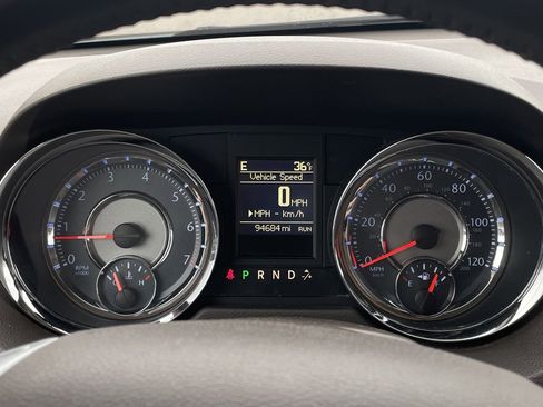 Used 2013 Chrysler Town & Country Touring image 12