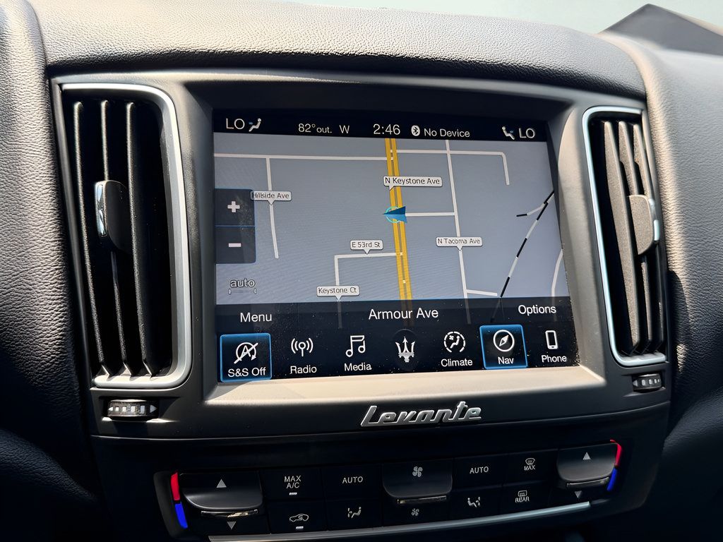 Used 2020 Maserati Levante AWD/4WD image 43