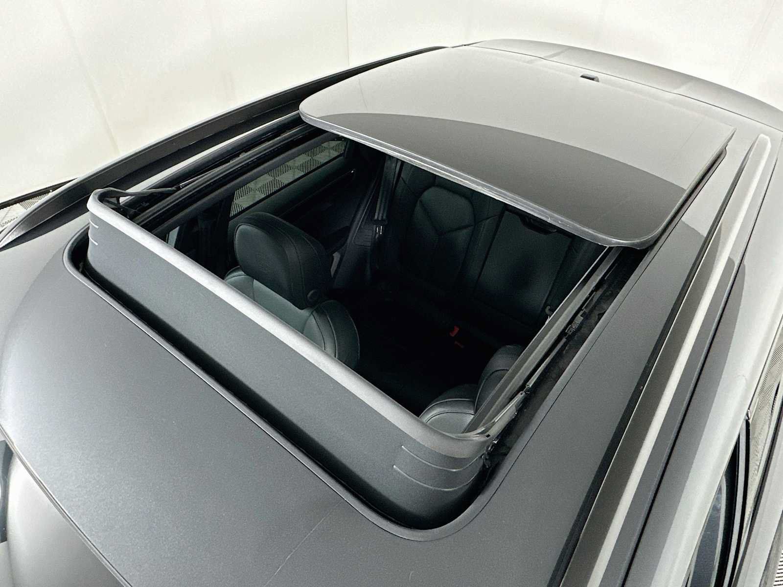 Certified 2026 Porsche Macan AWD/4WD image 22