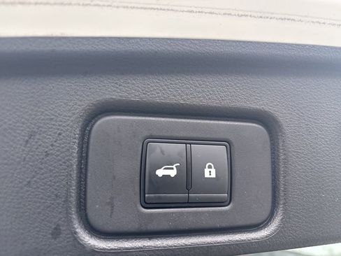 Used 2023 Nissan Pathfinder SL AWD/4WD image 29