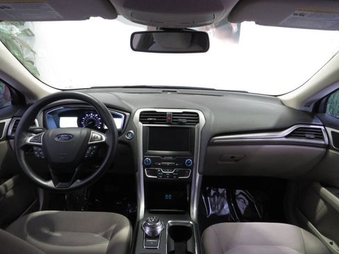 Used 2020 Ford Fusion SE FWD image 14