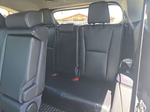 Used 2023 Toyota Highlander XLE image 41