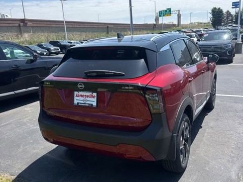 Used 2025 Nissan Kicks SR FWD image 2