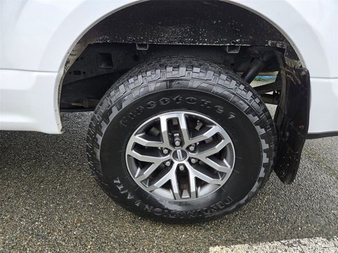 Used 2018 Ford F150 XLT w/ Trailer Tow Package image 9