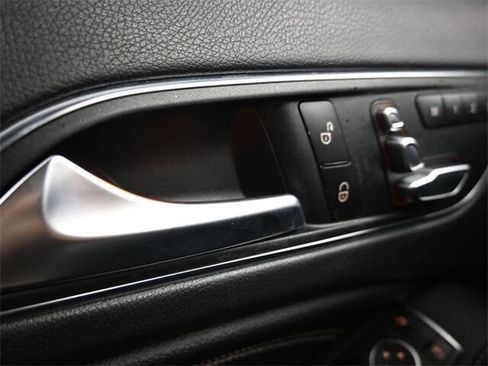 Used 2018 Mercedes-Benz GLA 250 GLA 250 4dr SUV w/ Premium Package image 30