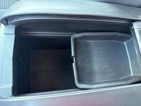 Used 2020 Toyota Highlander LE image 32