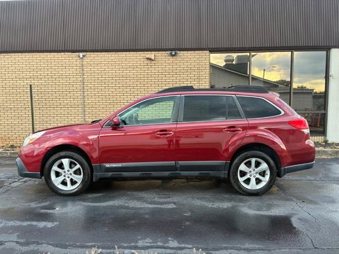 Used 2013 Subaru Outback 2.5i Limited w/ Moonroof Pkg AWD/4WD image 2