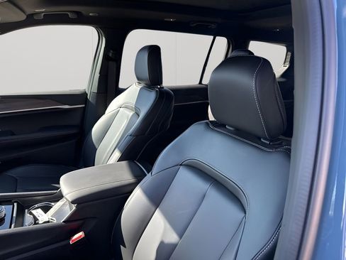 New 2026 Jeep Grand Cherokee L Limited w/ Limited Altitude Package AWD/4WD image 29