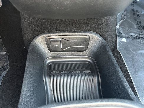 Used 2025 Chrysler Pacifica Select FWD image 29