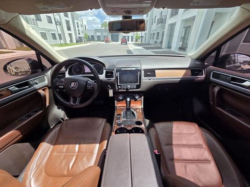 Used 2011 Volkswagen Touareg V6 image 17