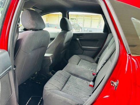 Used 2011 Ford Focus SE FWD image 6